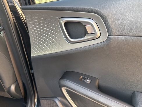 Certified 2025 Kia Soul LX image 26