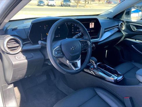 Certified 2025 Chevrolet Trax ACTIV w/ Driver Confidence Package image 17