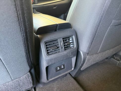 Used 2025 Nissan Rogue SV AWD/4WD image 24
