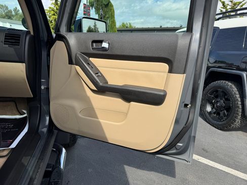 Used 2009 HUMMER H3 Luxury AWD/4WD image 47