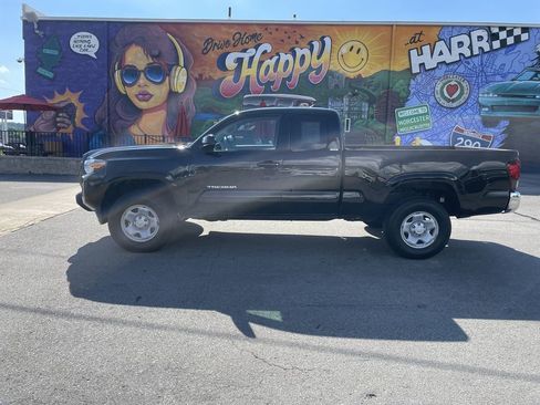 Used 2023 Toyota Tacoma SR5 RWD image 2