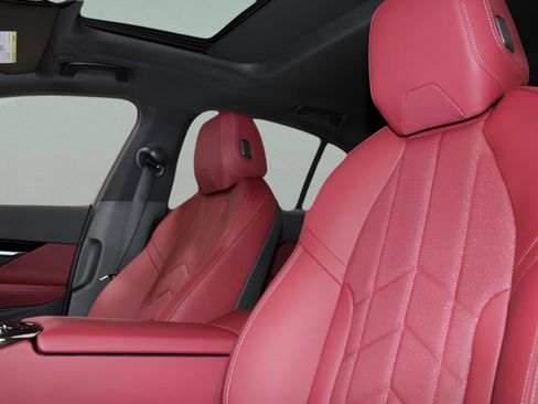 Certified 2025 BMW 530i xDrive w/ Premium Package image 34