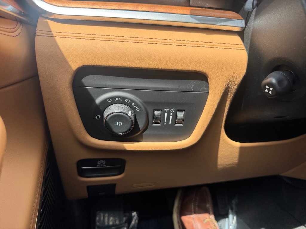 Used 2021 Jeep Grand Cherokee L Summit AWD/4WD image 30