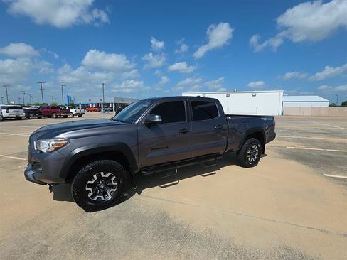 Used 2020 Toyota Tacoma TRD Off-Road w/ Advanced Technology Package AWD/4WD image 3