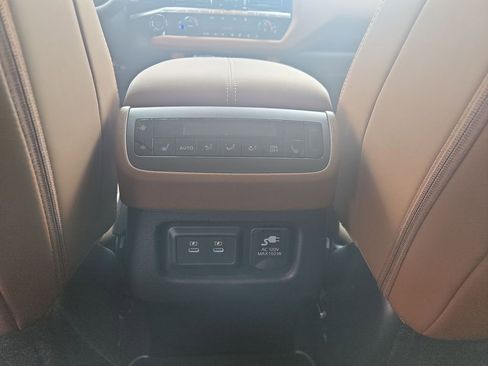 New 2026 Nissan Pathfinder Platinum FWD image 11