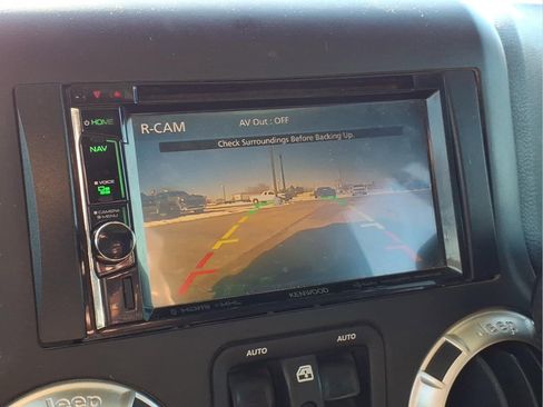 Used 2016 Jeep Wrangler Unlimited Rubicon w/ Connectivity Group image 28