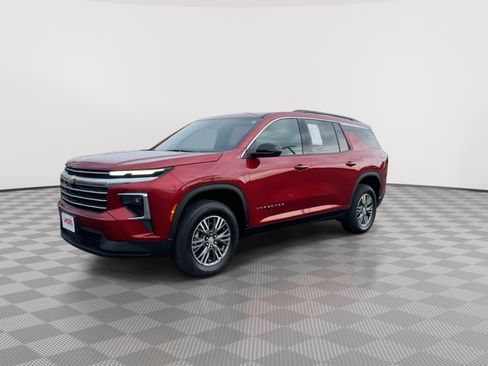 Certified 2025 Chevrolet Traverse LT w/ Driver Confidence Package image 4