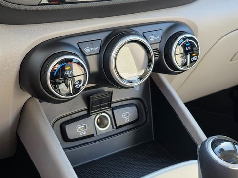 New 2025 Hyundai Venue SEL image 26