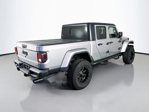 Used 2020 Jeep Gladiator Overland w/ Trailer Tow Package AWD/4WD image 7