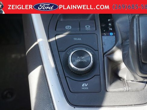 Used 2024 Toyota RAV4 XLE AWD/4WD image 22
