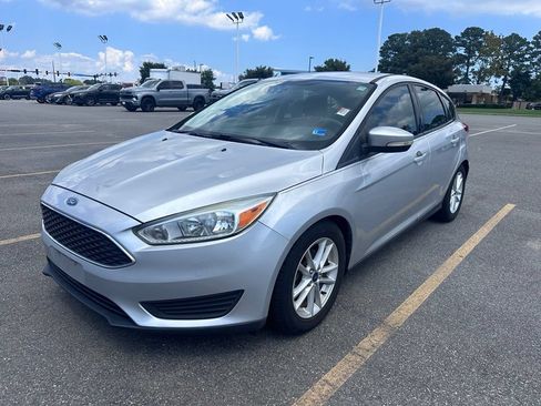 Used 2016 Ford Focus SE FWD image 2