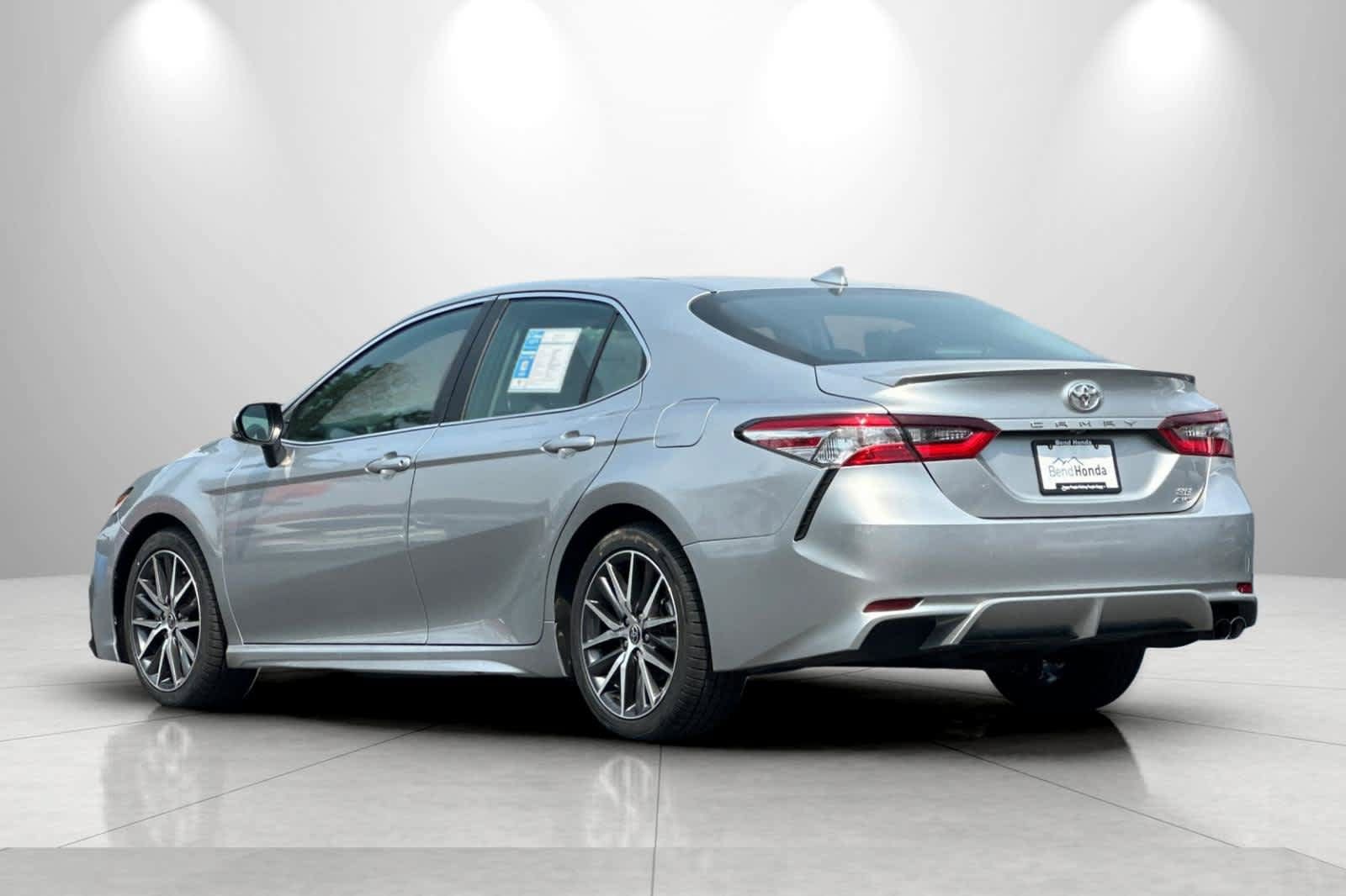 Used 2022 Toyota Camry SE w/ Cold Weather Package AWD/4WD image 6