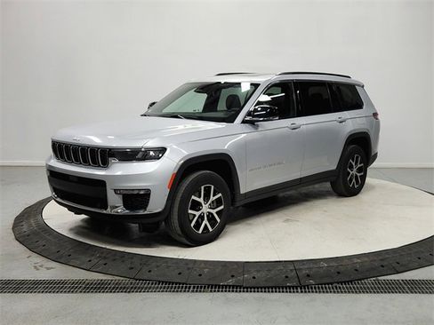 Used 2024 Jeep Grand Cherokee L Limited w/ Luxury Tech Group II image 3