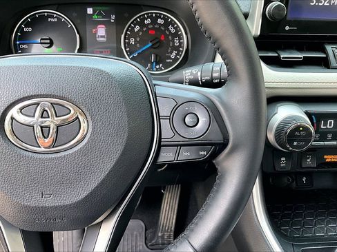 Used 2022 Toyota RAV4 XLE Premium AWD/4WD image 11
