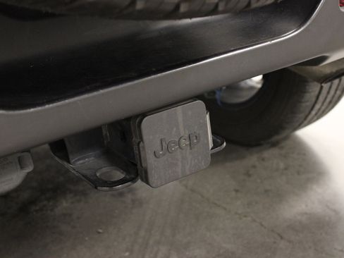 Used 2022 Jeep Wrangler Unlimited Sahara w/ Cold Weather Group AWD/4WD image 13