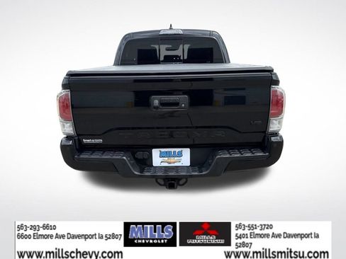 Used 2022 Toyota Tacoma TRD Sport w/ TRD Premium Sport Package AWD/4WD image 4