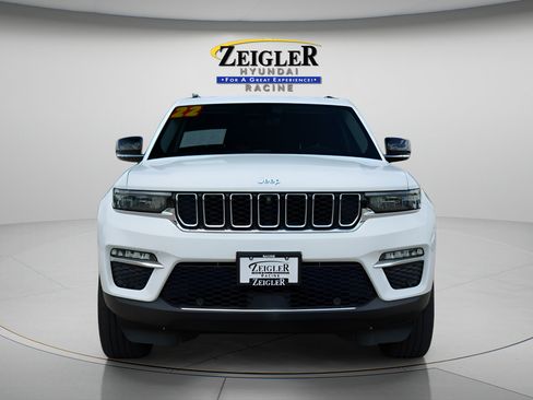 Used 2022 Jeep Grand Cherokee Limited 4xe w/ Luxury Tech Group II AWD/4WD image 2