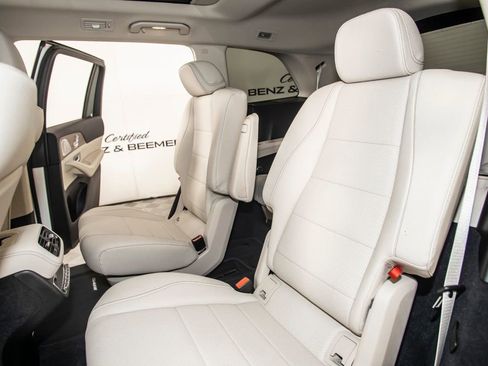 Used 2023 Mercedes-Benz GLS 450 4MATIC image 17