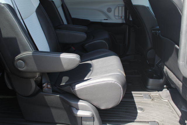 Certified 2026 Toyota Sienna XSE FWD image 27
