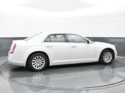 Used 2013 Chrysler 300 RWD image 8