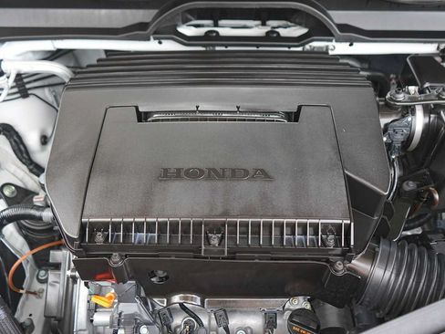 Used 2025 Honda Pilot TrailSport image 9