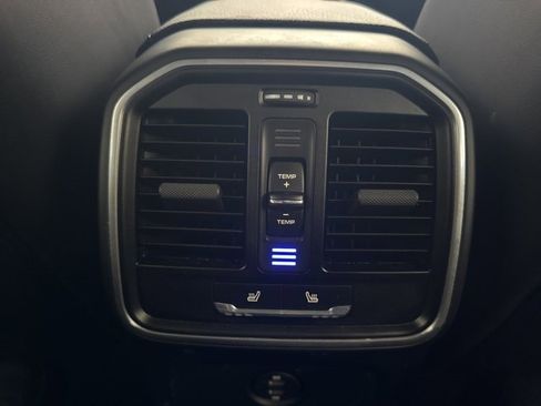 Used 2023 Porsche Macan image 18