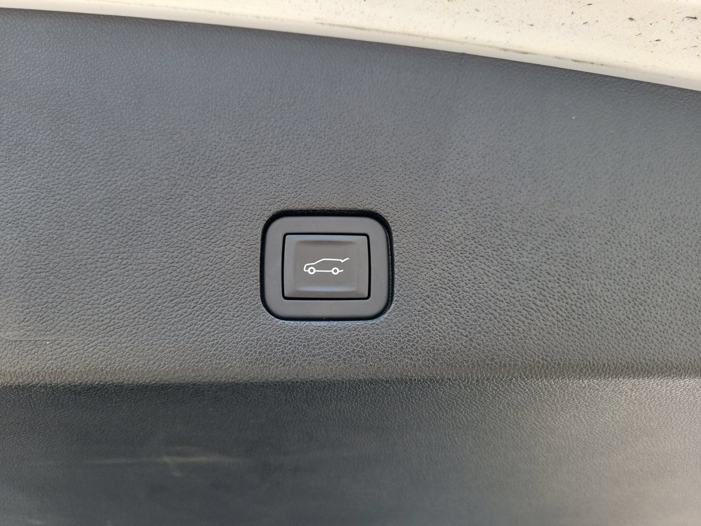 Used 2025 Cadillac XT6 Premium Luxury w/ Technology Package AWD/4WD image 8