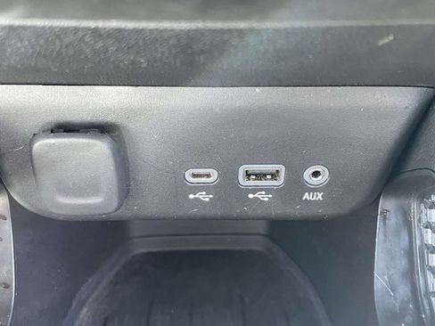 Used 2023 Chevrolet TrailBlazer LT w/ Convenience Package FWD image 18