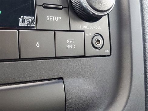 Used 2013 Dodge Avenger SE image 19