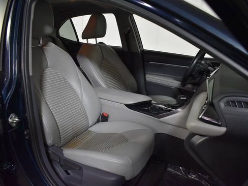 Used 2019 Toyota Camry SE w/ Convenience Package image 32