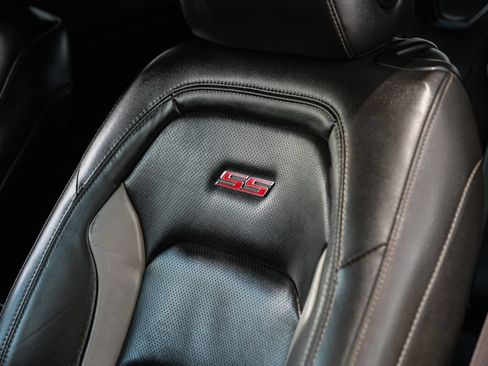 Used 2019 Chevrolet Camaro SS RWD image 31