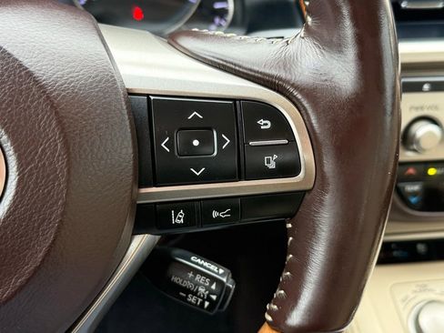Used 2017 Lexus ES 300h w/ Luxury Package FWD image 31