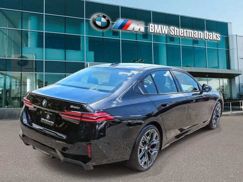 New 2027 BMW 530i RWD image 4