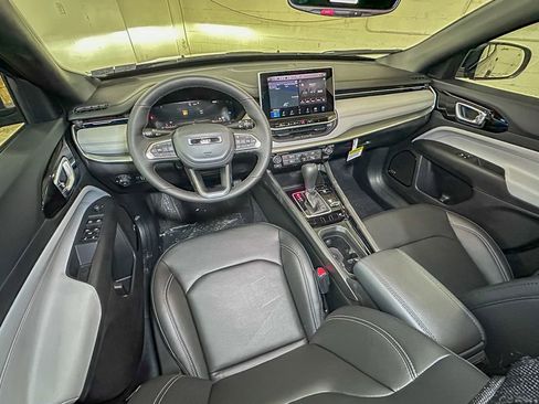 New 2026 Jeep Compass Limited w/ Sun, Sound & Navigation Group image 9