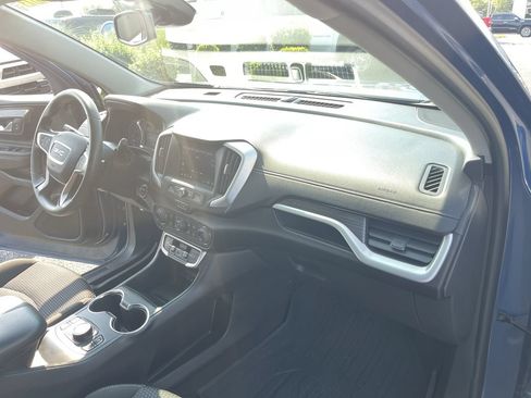 Used 2024 GMC Terrain SLE w/ Driver Convenience Package FWD image 29