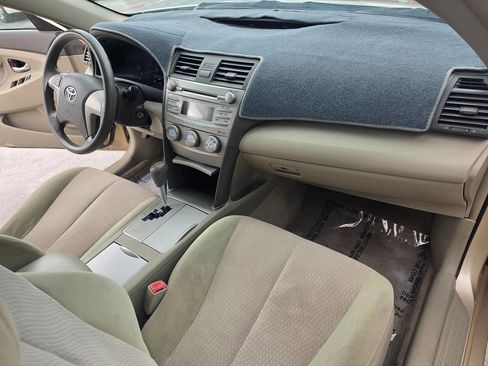 Used 2010 Toyota Camry LE image 34