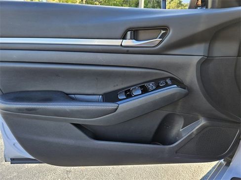 Used 2024 Nissan Altima 2.0 SR image 30