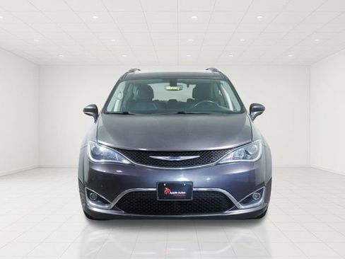 Used 2020 Chrysler Pacifica Touring-L Plus FWD image 2