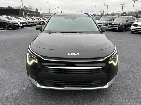Used 2023 Kia Niro LX image 2