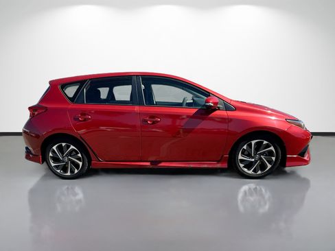 Used 2017 Toyota Corolla iM image 2