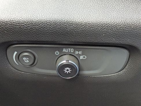 Used 2018 Chevrolet Traverse LS image 25