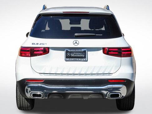 Certified 2025 Mercedes-Benz GLB 250 image 8