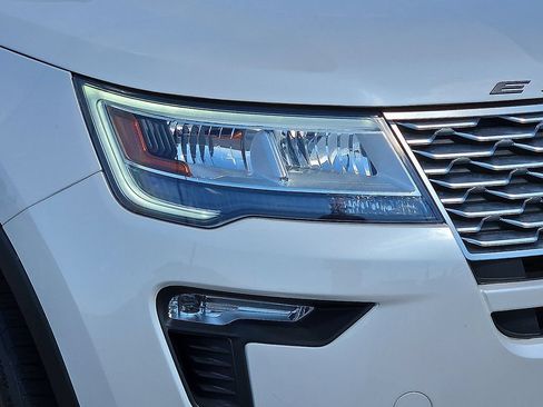 Used 2018 Ford Explorer Platinum AWD/4WD image 8