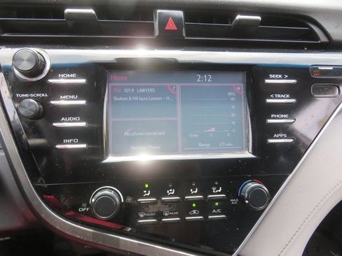 Used 2018 Toyota Camry LE FWD image 17