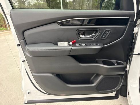 Certified 2025 Honda Pilot Touring image 20