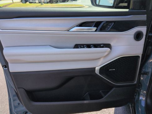 New 2026 Jeep Grand Wagoneer L 4WD image 10