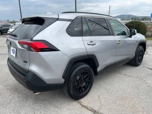 Used 2019 Toyota RAV4 XLE FWD image 5