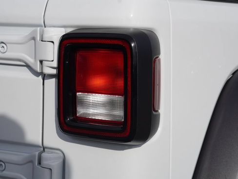 Used 2025 Jeep Wrangler Unlimited Sport AWD/4WD image 12