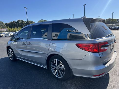 Used 2023 Honda Odyssey Touring image 2