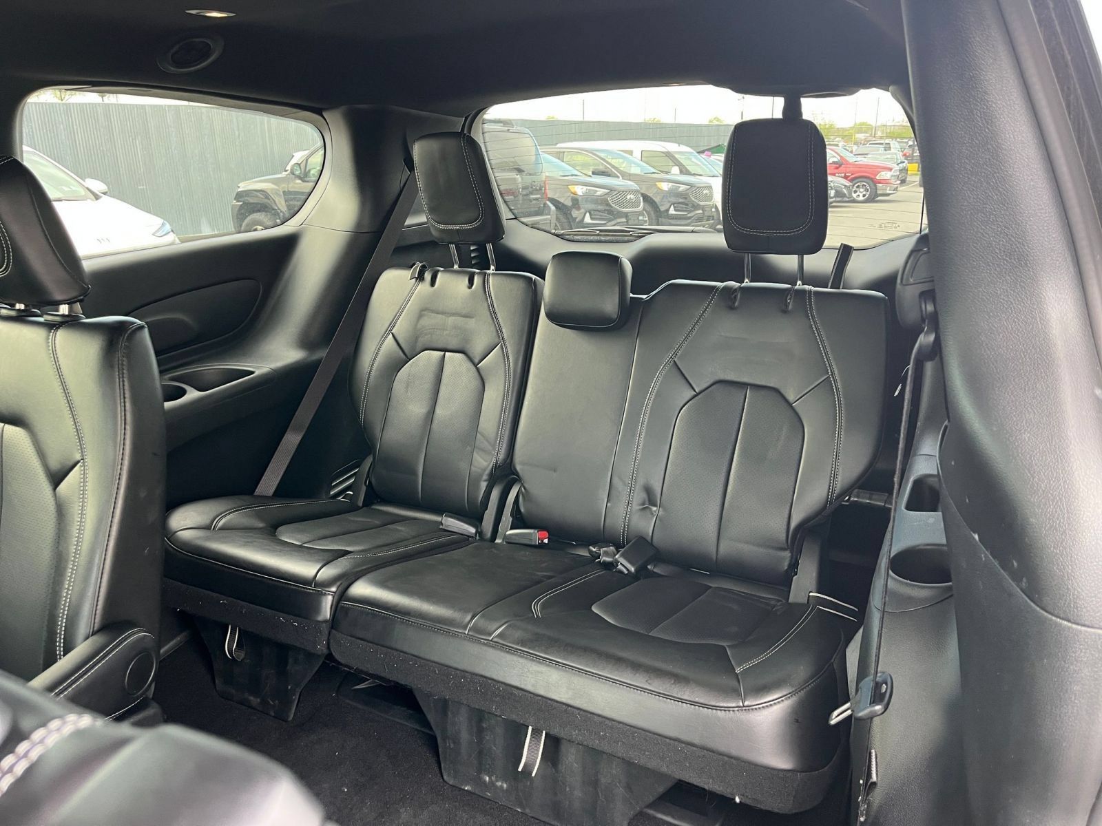 Used 2025 Chrysler Pacifica Select FWD image 30